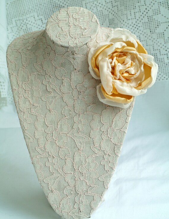 SATIN ROSE BROOCH PALE YELLOW SATIN ROSE BROOCH PALE YELLOW