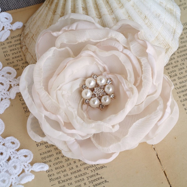 Cream White flower brooch with pearls and crystals, off white fabric flower, white Flower clip, bridal hair piece, Champagne corsage flower