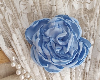 Broche fleur bleue, barrette à cheveux fleur bleu clair, petites broches fleur, fleur de corsage bleue, épingle fleur en soie, cadeau fleur, bleu bébé