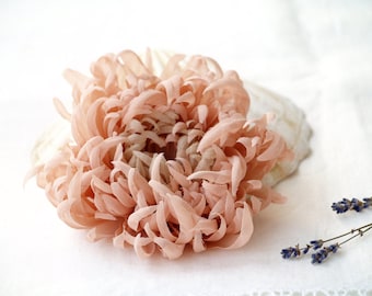 Blush Pink Silk Chrysanthemum Brooch – Handmade Fabric Flower Corsage Pin (~12 cm)