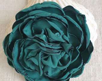 Seidenblumen Brosche: waldgrünes Hochzeitsaccessoire, Cottagecore Anstecknadel