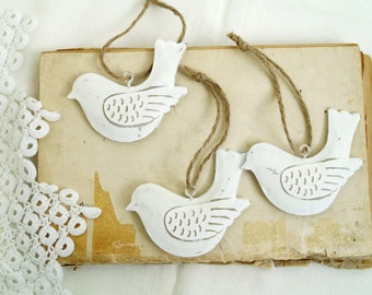 White Hanging Birds, Set of 3 Rustic Metal Birds, Easter Decor, Christmas Tree Ornaments, All Seasons Decor, Farmhouse Vintage decoration