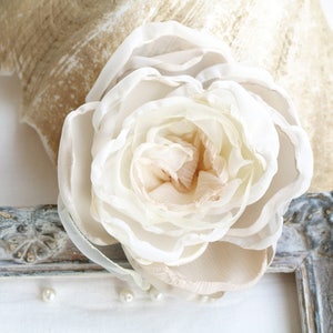 Creamy White flower clip, white corsage flower, off white flower brooch, Flower for hair, Off white bridal headpiece, best selling items