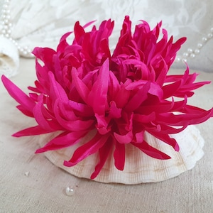 Magenta Pink flower brooch, Big flower pin, Pink chrysanthemum brooch, Fuchsia Corsage flower, Bespoke colors also available, Bestseller
