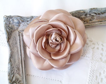 SATIN ROSE BROOCH SMALL TAUPE SATIN ROSE BROOCH SMALL TAUPE
