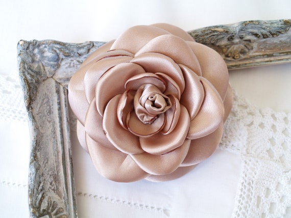 New Pearl Fabric Camellia Flower Brooch Pins Elegant Corsage