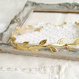 Gold leaf choker necklace, Floral choker, Ribbon choker, Small choker necklace, gold laurel leaves necklace, nature jewelry, bestseller item