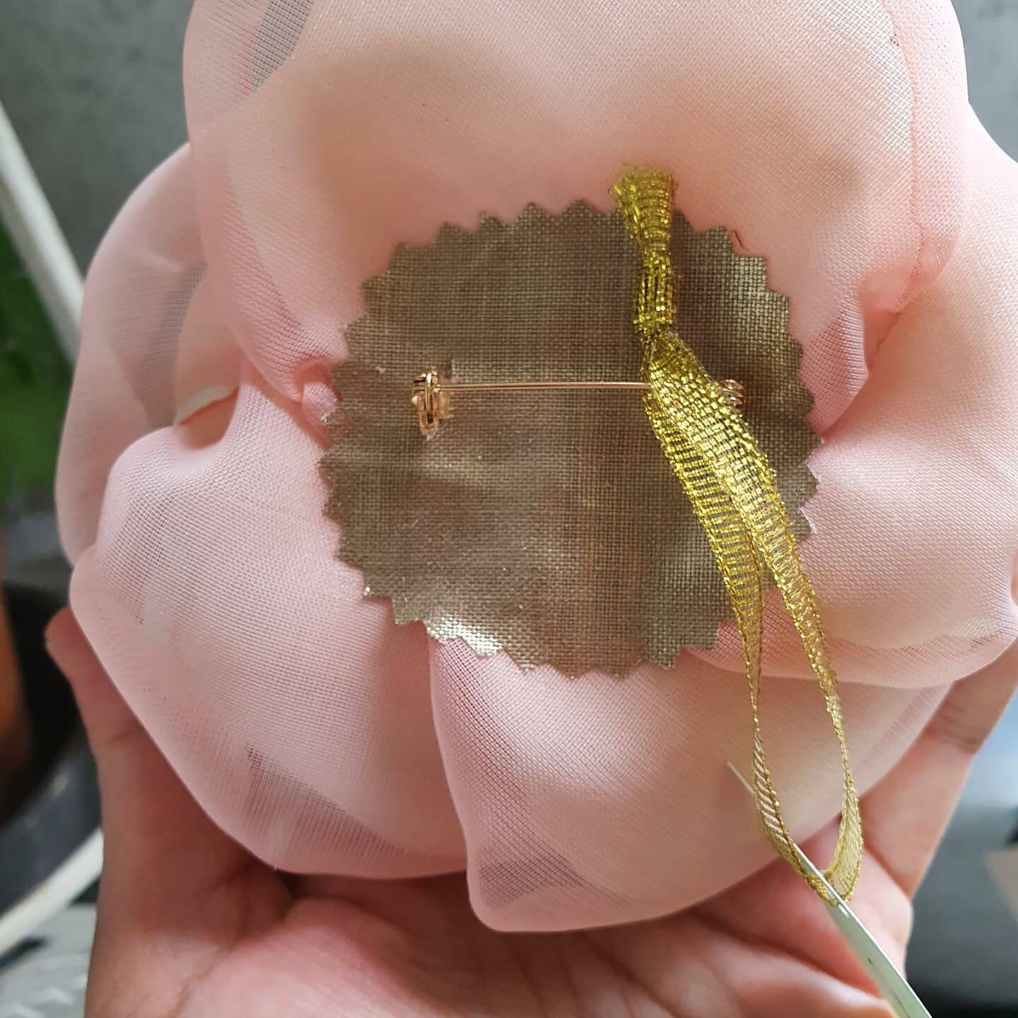 Fermaglio E Spilla Per Capelli A Rosa Vintage - Fatto A Mano In Tessuto Raso - Lunghezza 10 Cm - Colore Champagne