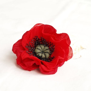 Red poppy brooch, Poppy hair clip, red flower broach, poppy lapel pin, Poppy corsage, Gift for mother, red fabric flower, red poppy brooches