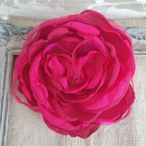 Fuchsia rosa organzablombrosch: Stark rosa corsagenål, present till dig själv bild 5