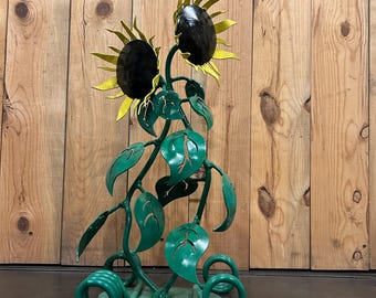 Sunflower metal art sculpture, yard or garden art, home flower decor, hand- crafted, hand painted. Metal flower