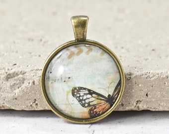 Butterfly PENDANT ONLY, Wildlife Nature Pendant, Boho Style Design, Glass Dome Round Pendant, Nature 1 in Antique Brass Pendant, Gifts for 5