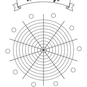 Puede incluir: Gr&aacute;fico en blanco y negro con el texto "Level 10 Life" en una pancarta. El dise&ntilde;o presenta un gr&aacute;fico circular dividido en segmentos, con c&iacute;rculos alrededor del per&iacute;metro, para la planificaci&oacute;n y objetivos.