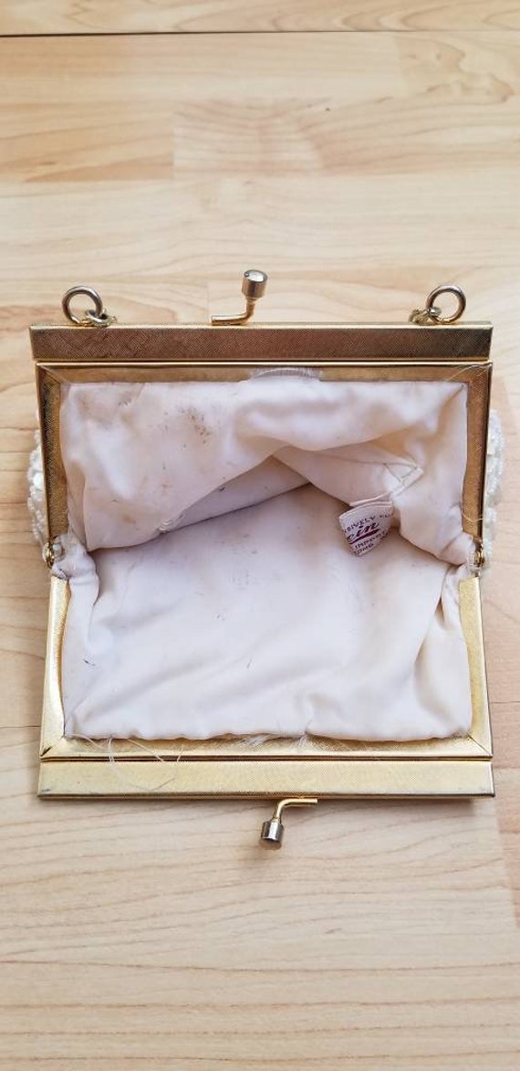 Effervescent Eggshell White Stein Novelty Beaded Purse Gem