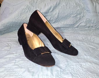 8.5 Vtg Bruno Magli Classic Buckle Bow Black Suede Low Heel Pumps VGC