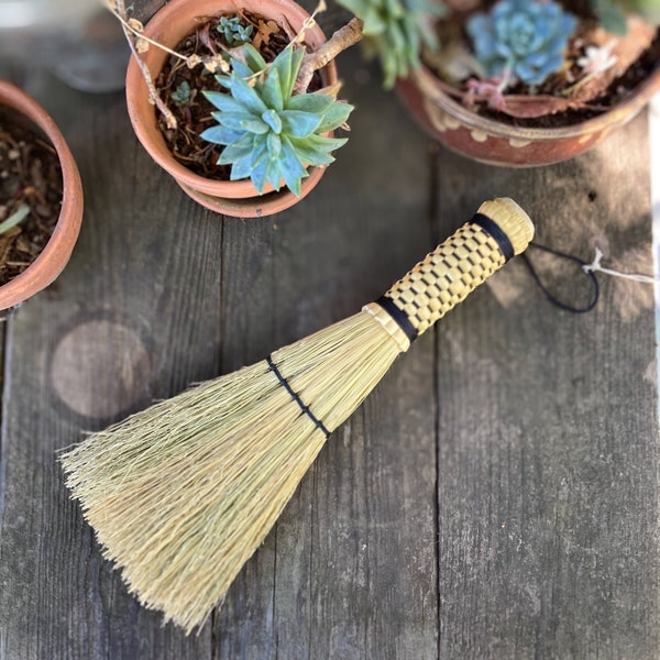 Woven Handle Flat Hand Whisk Broom
