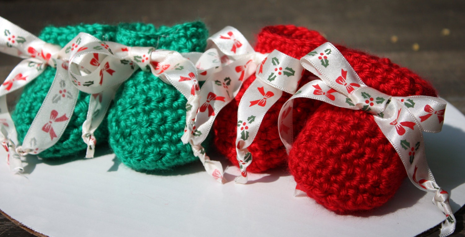 Red and Green Holly and Bows Baby Booties Christmas Baby Gift December ...