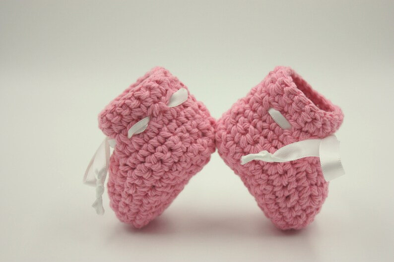 Babyhug 100 % Cotton Booties Flower Print- Pink main image 1