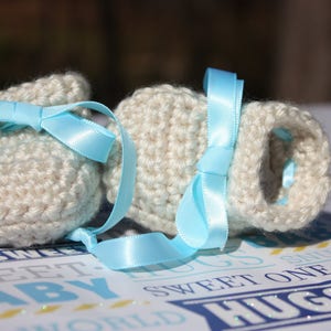 Oatmeal Newborn Baby Booties Oatmeal Crochet Booties Baby Boy Booties image 4