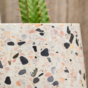 Jardinière en pierre de béton de terrazzo beige multicolore image 3