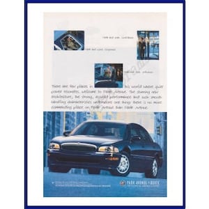 BUICK PARK AVENUE 自動車オリジナル 1997 ヴィンテージ カラー プリント広告 - 大都市の風景に映える黒の 4 ドア車