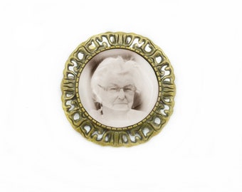 Brooch with photo