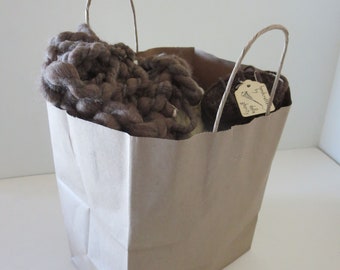 Bolsa de sorpresas de hilos teñidos con vegetales hilados a mano