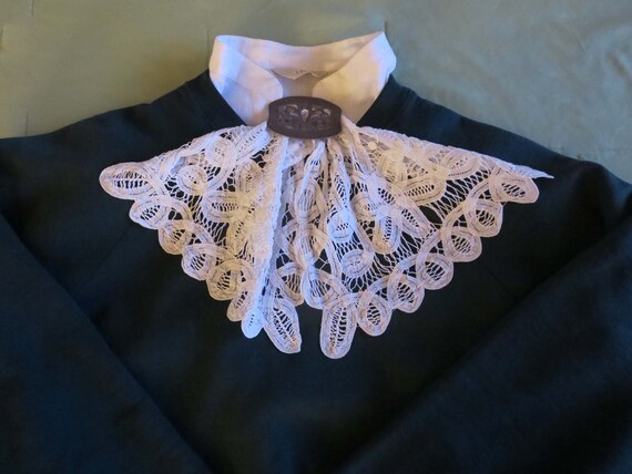 1930s Lace Jabot - image 6