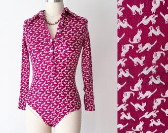 MAAT XS/S Vintage jaren 70 Romper met kattenprint disco/magentaroze button-up lange mouw polyester volledig dekkende bodysuit van Ronnie Int.