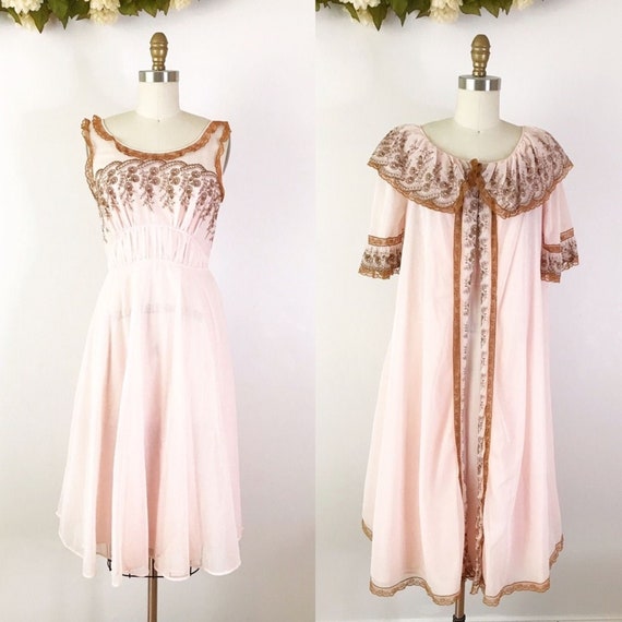 SIZE XS 1950s Pink Embroidered Peignoir & Robe Set