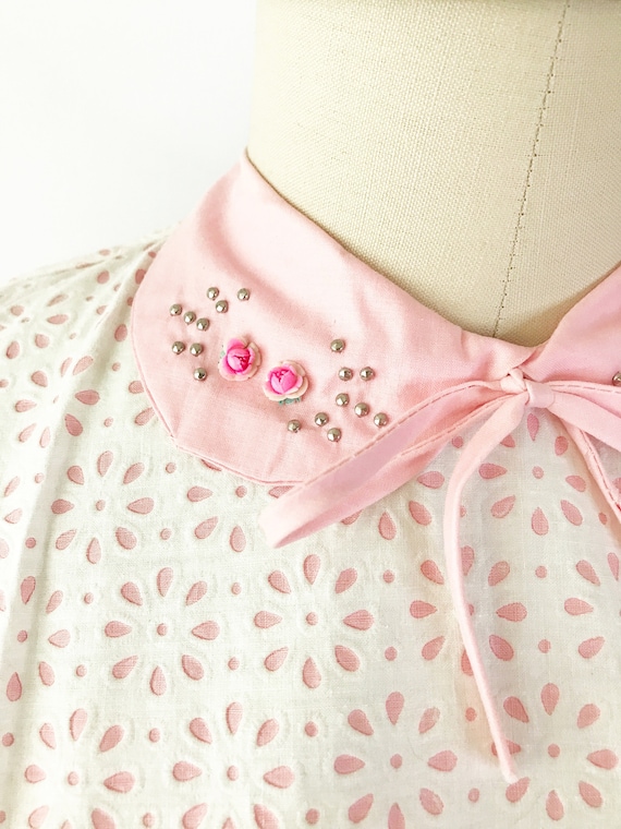 Size S/M 1950s Pink Eyelet Dress / 50s Pastel Pin… - image 3