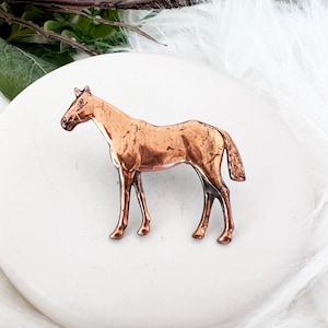 Copper Horse Brooch / Vintage Kentucky Derby Pin / Horse Lover Jewelry in Copper Tone Metal Thoroughbred