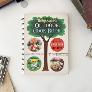 Betty Crocker&#39;s Outdoor Cook Book featuring Barbecue Recipes BBQ - Homestyle Southern Cooking Collected Recipes