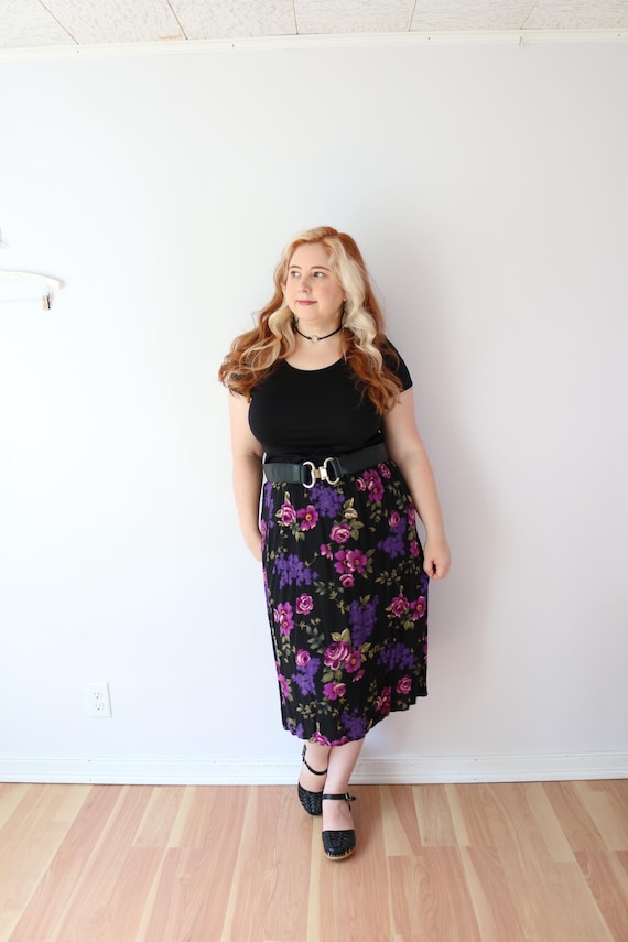 Size M / L Vintage Purple Floral Skirt - Rayon Black & Purple Midi