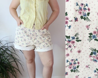 SIZE 22W / 2X 1990s Floral Jean Shorts / 80s Flower Denim Shorts / Plus Size Vintage Shorts Light Floral Cottagecore