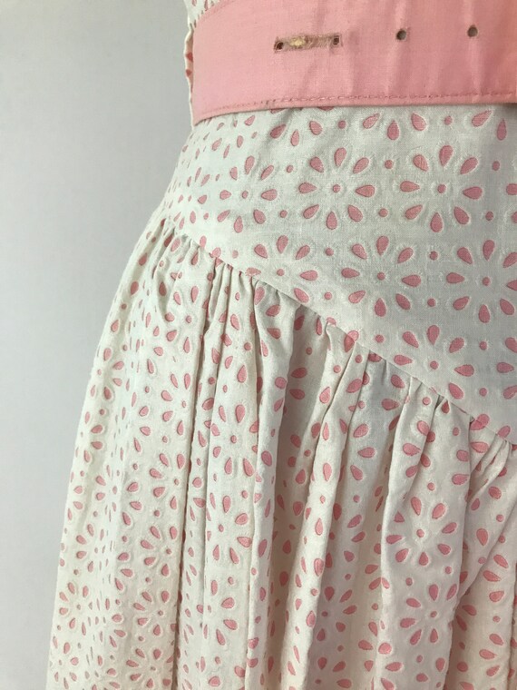 Size S/M 1950s Pink Eyelet Dress / 50s Pastel Pin… - image 5