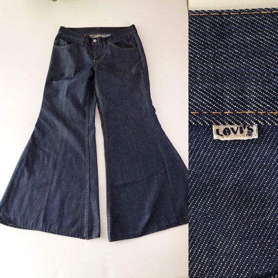 1970s Bell Bottom Flare Leg Levis for Gals Jeans D