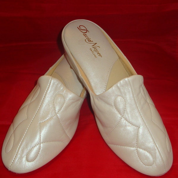 Vintage Pearl White David Nieper Slippers Size 8