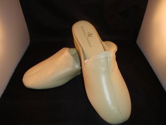 Vintage Daniel Green Classic Bone Leather Slippers