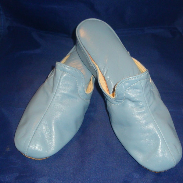 Vintage Sioux Mocs Classic Light Blue Leather Slippers Size 8 (1980s) (New old Stock)