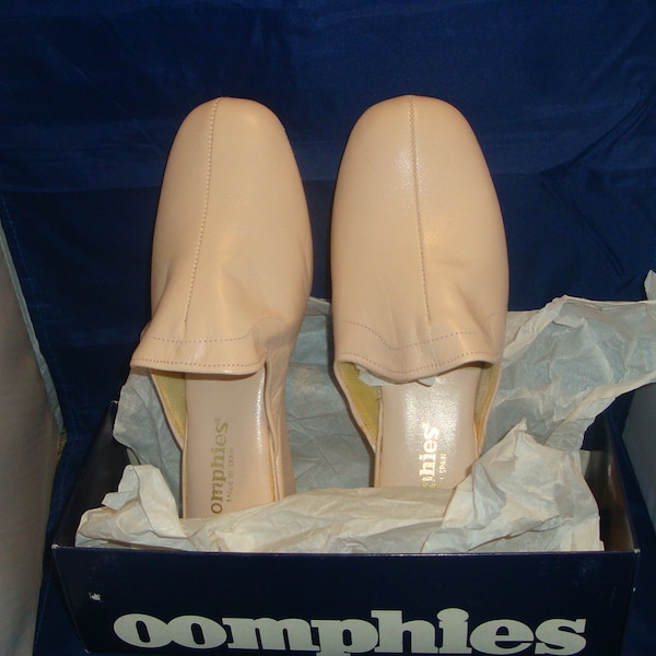 Vintage OOmphies Granada Classic Light Pink Leather Slippers/ Shoes (1980s) Size 11 (New Old Stock)