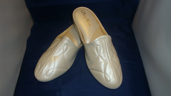 Vintage Pearl White David Nieper Slippers Size 9 