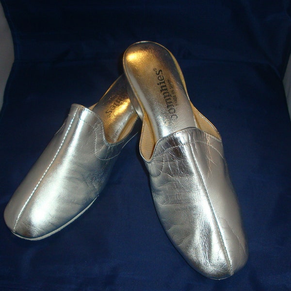 Vintage OOMPHIES Granada Silver Leather Slippers/House Shoe Size 9 (New Old Stock)
