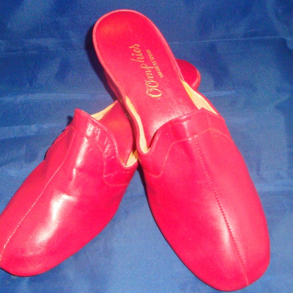 Vintage OOMPHIES Granada Cranberry Leather Slippers/House Shoe Size 7 (New Old Stock)