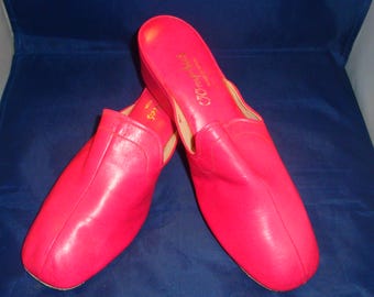 Vintage OOMPHIES Granada Neon Pink Leather Slippers/House Shoe Size 8