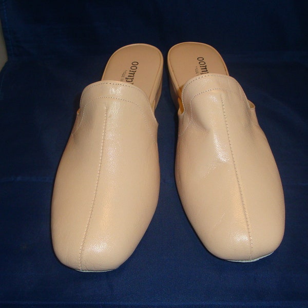 Vintage Oomphies Granada Classic Light Pink Slippers  Size 9 (1980s)  (New Old Stock)