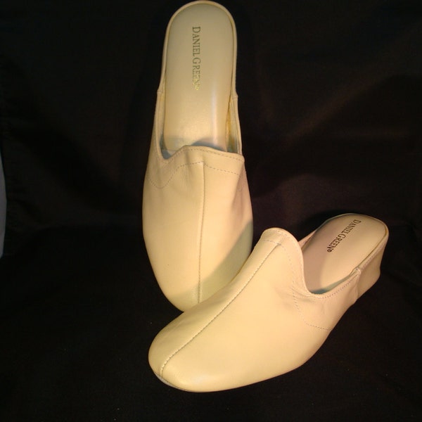 Vintage Daniel Green Classic Bone Leather Slippers/Shoes Size 7 (New Old Stock)