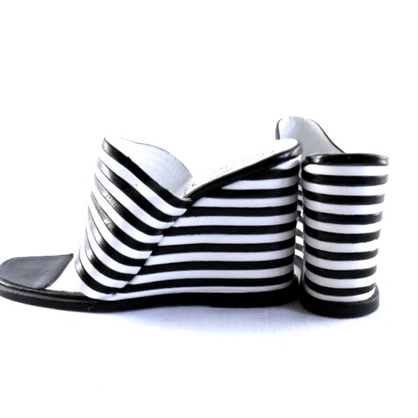 90er Jahre Keil 6 / / schwarz / weiß gestreift Wedge Sandale / / Minimalist 90er Jahre Free Lance-Größe 36-6