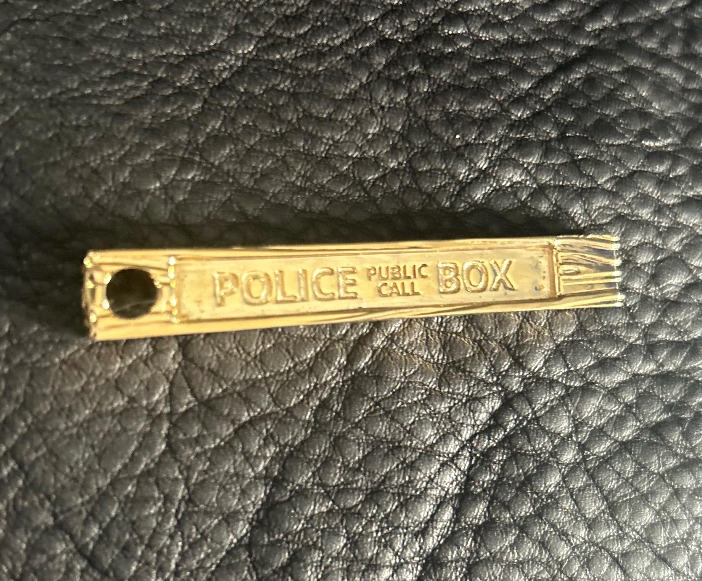 カスタム TARDIS サインボックスペンダント - Etsy 日本, image size:2277x1885