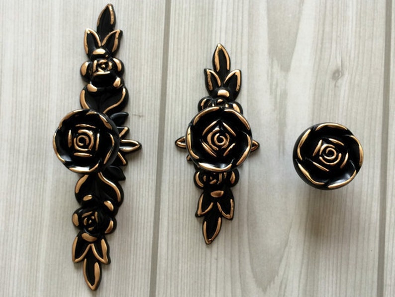 Shabby Chic Dresser Drawer Knobs Pulls Handles Black Gold Rose Flower Kitchen Cabinet Knobs Handles Pull Ornate Knob Back Plate Hardware